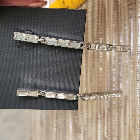 Vince Camuto hinged dangle earrings - Picture 6 of 6